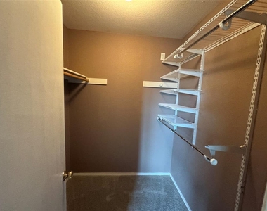 3200 Crownover St - Photo Thumbnail 15