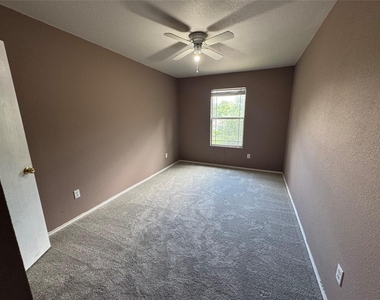 3200 Crownover St - Photo Thumbnail 11