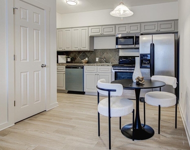 2106 Cullen Ave - Photo Thumbnail 4