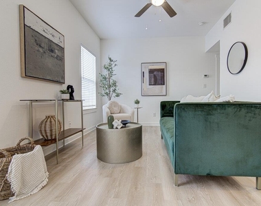 2106 Cullen Ave - Photo Thumbnail 2