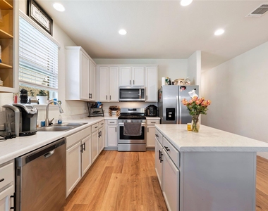 104 Quarryman Dr - Photo Thumbnail 9