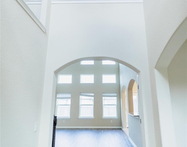 7993 Arezzo Dr - Photo Thumbnail 6