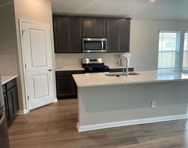 404 Grasslands Trl - Photo Thumbnail 5