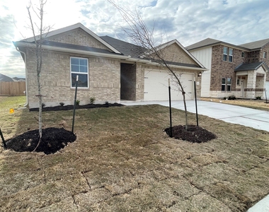 404 Grasslands Trl - Photo Thumbnail 3