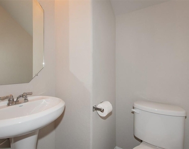 1001 Zodiac Ln - Photo Thumbnail 8