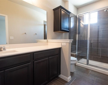 1001 Zodiac Ln - Photo Thumbnail 18