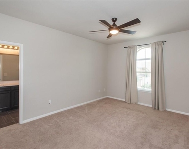 1001 Zodiac Ln - Photo Thumbnail 13