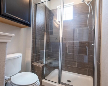 1001 Zodiac Ln - Photo Thumbnail 19