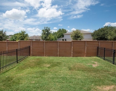 1001 Zodiac Ln - Photo Thumbnail 24