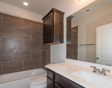 1001 Zodiac Ln - Photo Thumbnail 21
