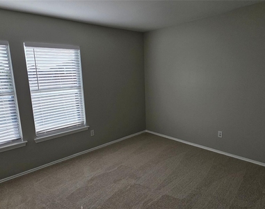 3037 Bradford Park Dr - Photo Thumbnail 19