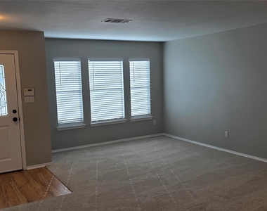 3037 Bradford Park Dr - Photo Thumbnail 3