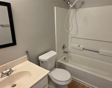 3037 Bradford Park Dr - Photo Thumbnail 20