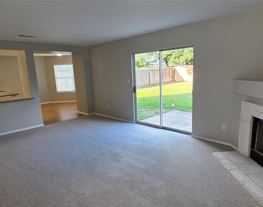 3037 Bradford Park Dr - Photo Thumbnail 4