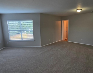 3037 Bradford Park Dr - Photo Thumbnail 16