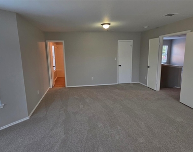 3037 Bradford Park Dr - Photo Thumbnail 15