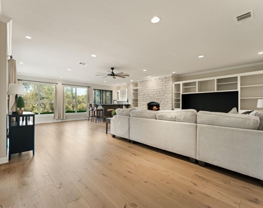2016 Lakeway Blvd - Photo Thumbnail 2