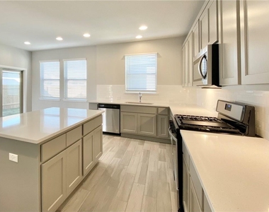 2913 Birch Park Path - Photo Thumbnail 11