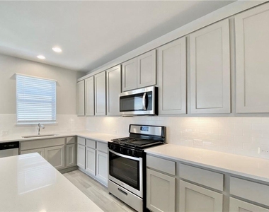 2913 Birch Park Path - Photo Thumbnail 16
