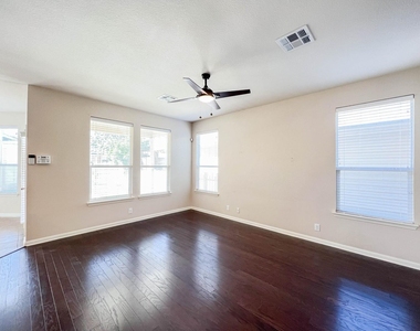 921 Heritage Springs Trl - Photo Thumbnail 10