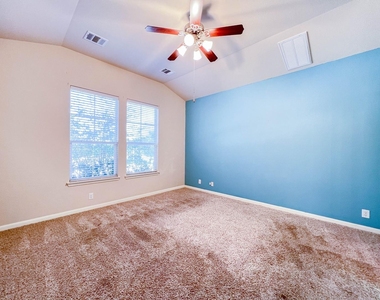 921 Heritage Springs Trl - Photo Thumbnail 14