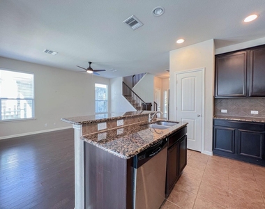 921 Heritage Springs Trl - Photo Thumbnail 7