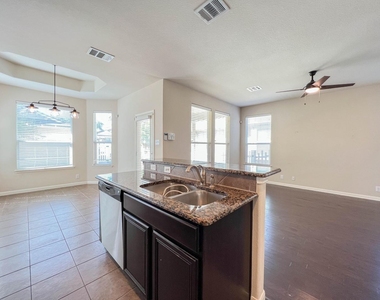 921 Heritage Springs Trl - Photo Thumbnail 8