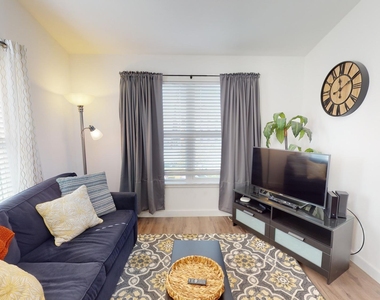 6409 Burns St - Photo Thumbnail 3