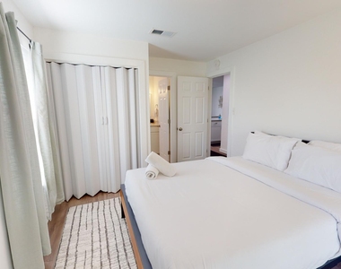 6409 Burns St - Photo Thumbnail 11