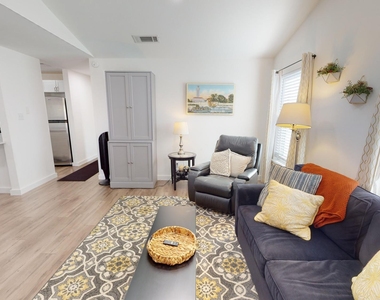 6409 Burns St - Photo Thumbnail 4