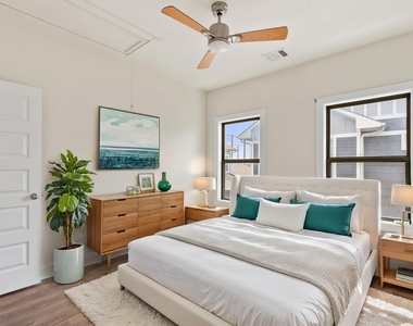 720 Pedernales St - Photo Thumbnail 18