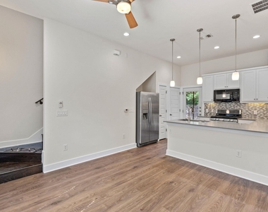 720 Pedernales St - Photo Thumbnail 2