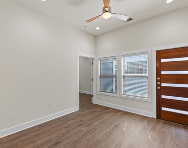 720 Pedernales St - Photo Thumbnail 8