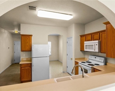603 Wiley St - Photo Thumbnail 3