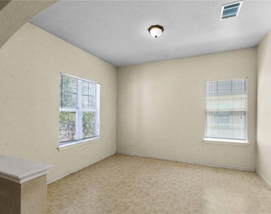 603 Wiley St - Photo Thumbnail 6