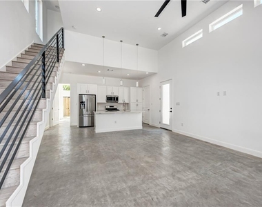6111 Begonia Cir - Photo Thumbnail 4