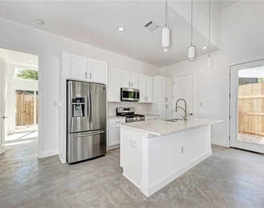 6111 Begonia Cir - Photo Thumbnail 7