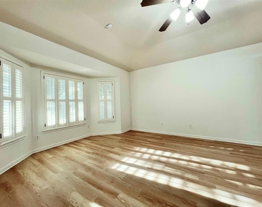 9500 Castle Pines Dr - Photo Thumbnail 10