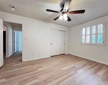 9500 Castle Pines Dr - Photo Thumbnail 3