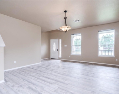 1501 Sweet Leaf Ln - Photo Thumbnail 5