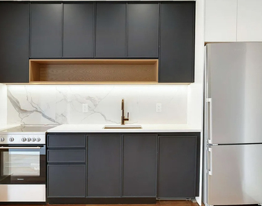 215 Freeman St 11222 - Photo Thumbnail 7