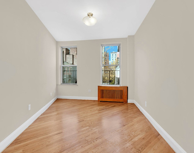 Lexington Avenue - Photo Thumbnail 2