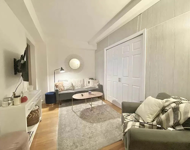 328 East 43rd Street - Photo Thumbnail 3