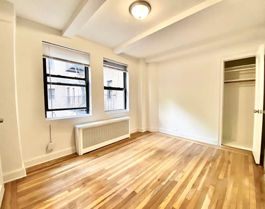 328 East 43rd Street - Photo Thumbnail 7