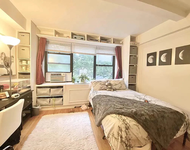 328 East 43rd Street - Photo Thumbnail 2