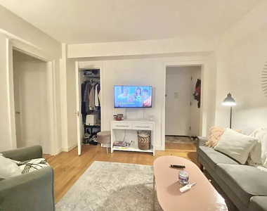 328 East 43rd Street - Photo Thumbnail 8