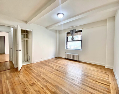 328 East 43rd Street - Photo Thumbnail 12