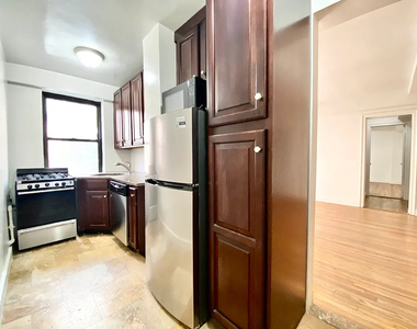 328 East 43rd Street - Photo Thumbnail 10