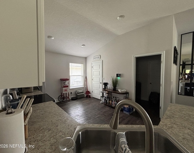 8112 Helmsley Boulevard - Photo Thumbnail 11