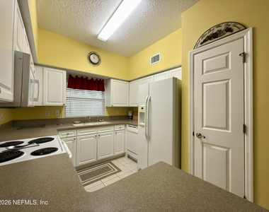 109 Laurel Wood Way - Photo Thumbnail 10